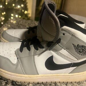 Women’s Air Jordan High-Tops (Sz.8) and Sweatshirt